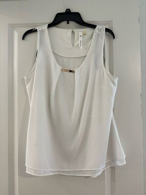 NY Collection White Sleeveless Blouse with Decorative Bar